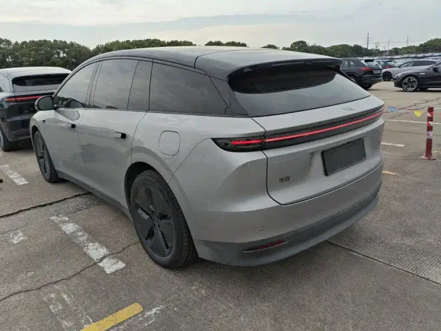 Li Auto i6 — Фото автомобиля 4