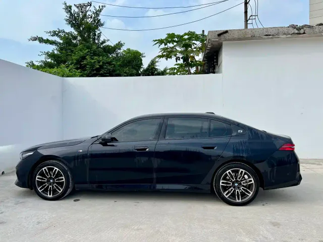 BMW 5 Series — Фото автомобиля 5