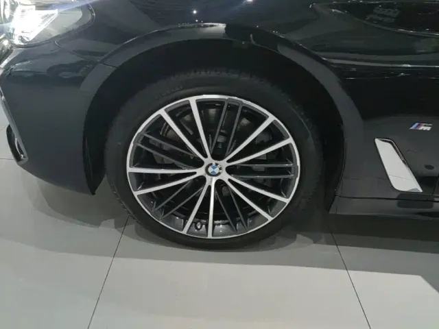 BMW 5 Series — Фото автомобиля 22