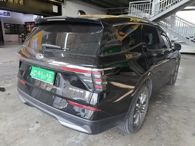 Ford Edge — Фото автомобиля 6
