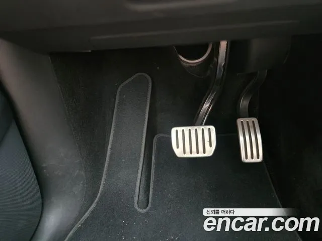 Tesla Model Y — Фото автомобиля 9