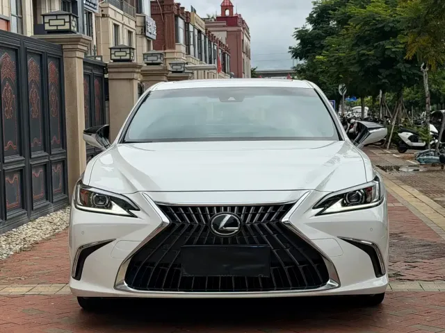 Lexus ES — Фото автомобиля 2