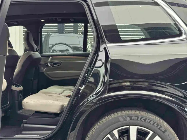 Volvo XC90 — Фото автомобиля 9
