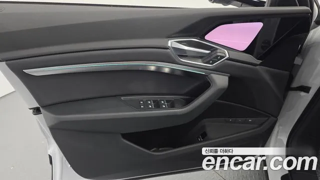 Audi e-tron — Фото автомобиля 21