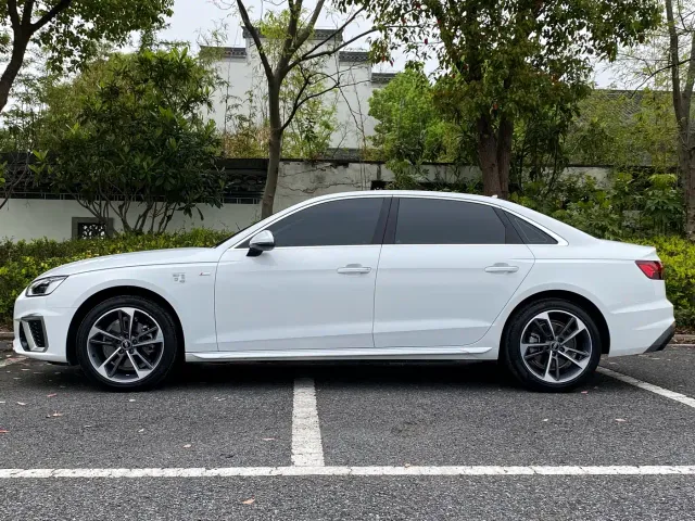 Audi A4L — Фото автомобиля 3