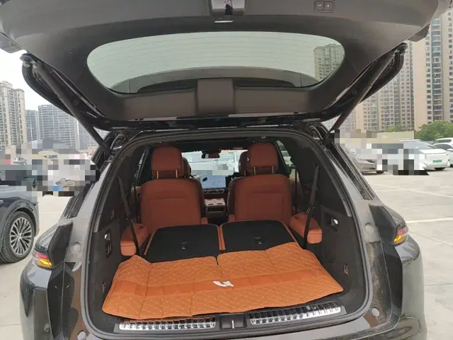 Li Auto L8 — Фото автомобиля 18