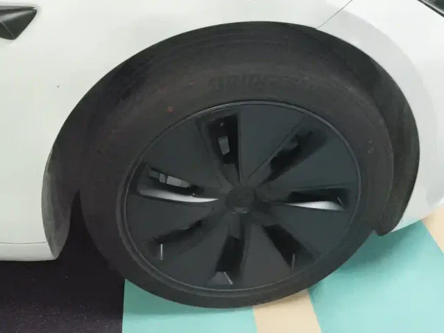 Tesla Model 3 — Фото автомобиля 25