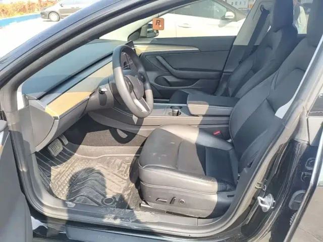 Tesla Model 3 — Фото автомобиля 14