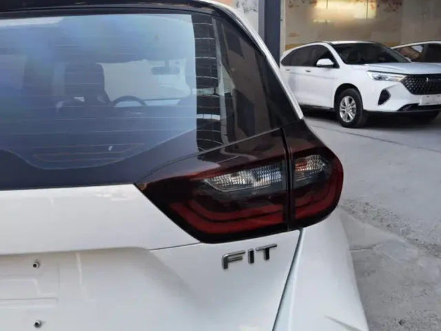 Honda Fit — Фото автомобиля 7