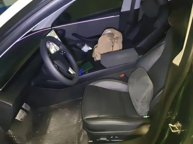 Tesla Model 3 — Фото автомобиля 11
