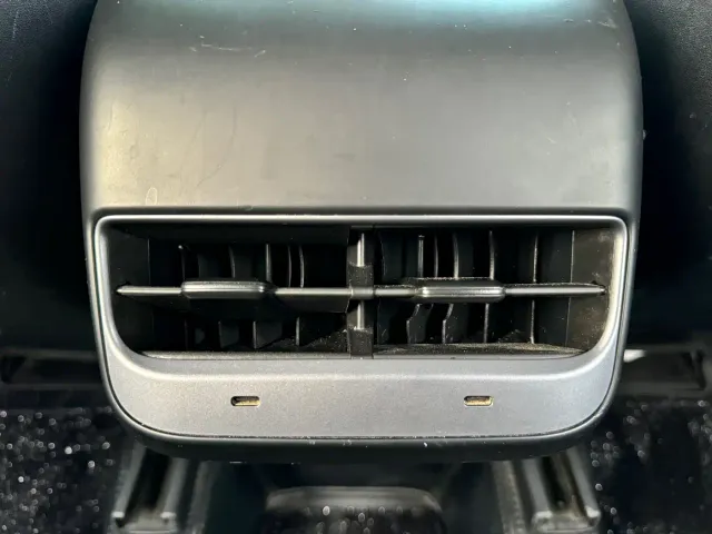 Tesla Model Y — Фото автомобиля 15