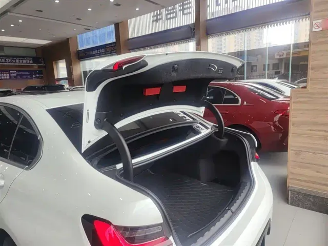 BMW 3 Series — Фото автомобиля 18