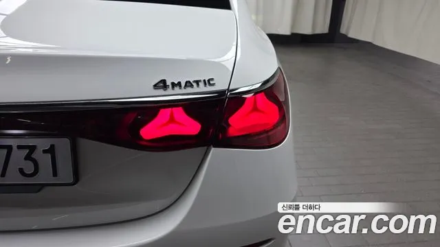 Mercedes-Benz E-Class — Фото автомобиля 24