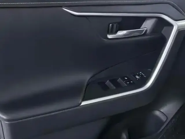 Toyota RAV4 — Фото автомобиля 5