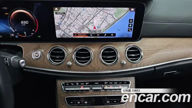 Mercedes-Benz E-Class — Фото автомобиля 14