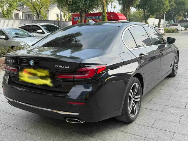 BMW 5 Series — Фото автомобиля 2