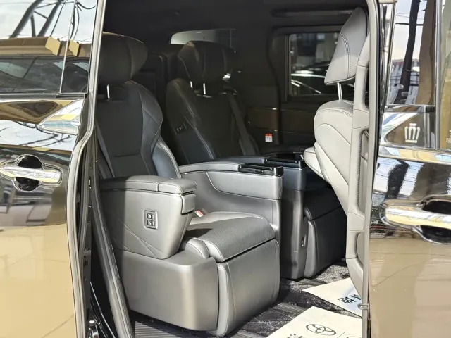 Toyota Vellfire — Фото автомобиля 12