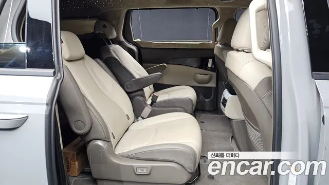 Kia Carnival Generation 4 — Фото автомобиля 11