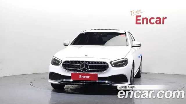 Mercedes-Benz E-Class — Фото автомобиля 3