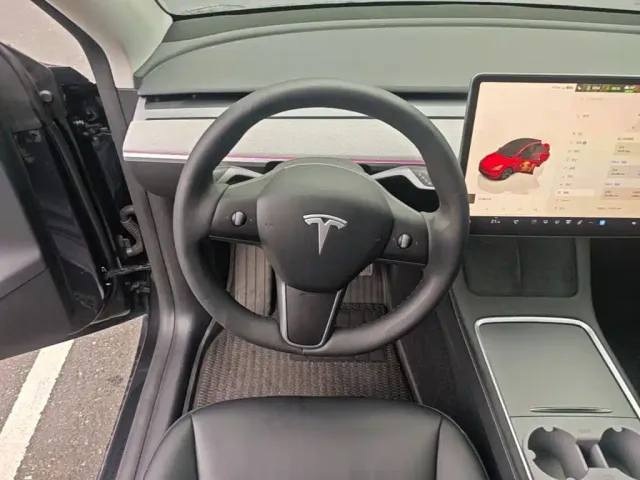 Tesla Model Y — Фото автомобиля 10