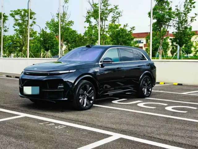 Li Auto L7 — Фото автомобиля 8