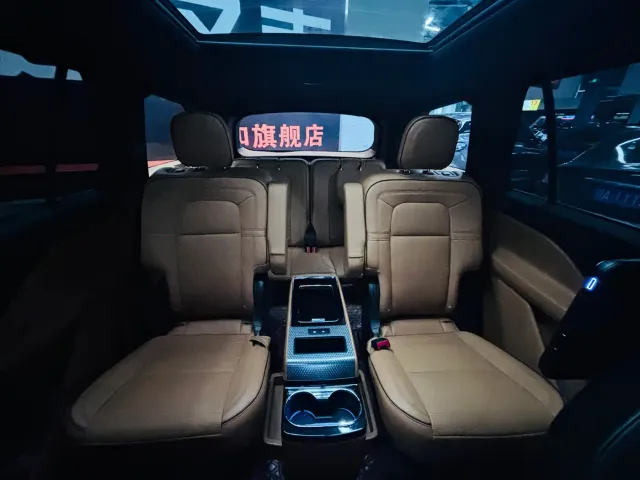 Lincoln Aviator — Фото автомобиля 15