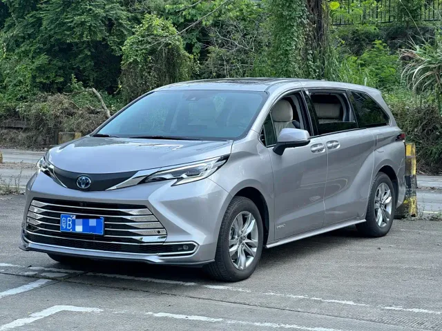 Фотография автомобиля — Toyota Sienna