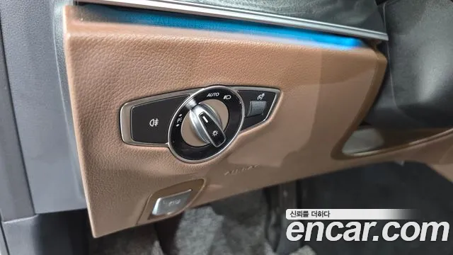 Mercedes-Benz E-Class — Фото автомобиля 24