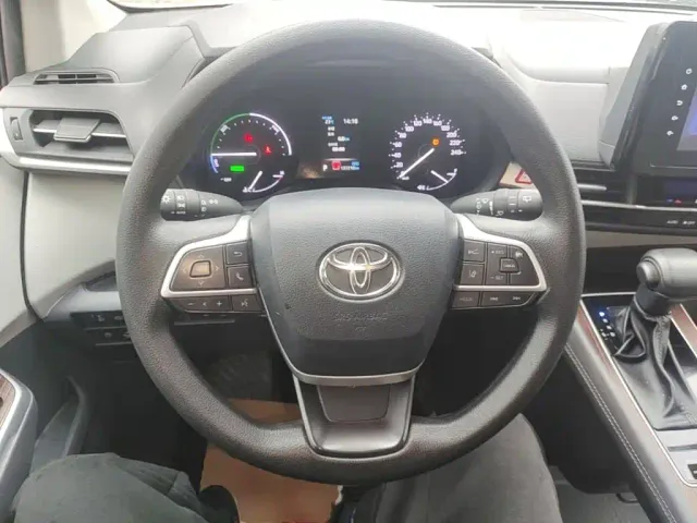 Toyota Sienna — Фото автомобиля 10