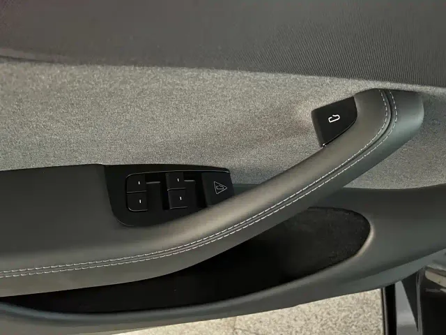 Tesla Model Y — Фото автомобиля 29