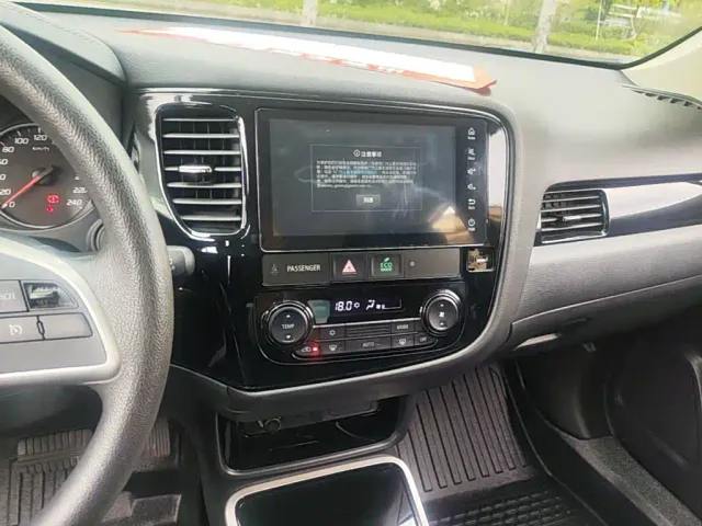 Mitsubishi Outlander — Фото автомобиля 12