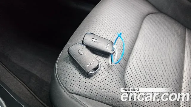 Kia Niro — Фото автомобиля 21