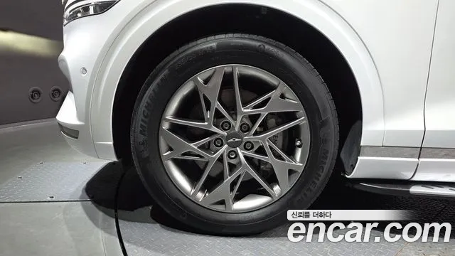 Genesis GV70 — Фото автомобиля 5