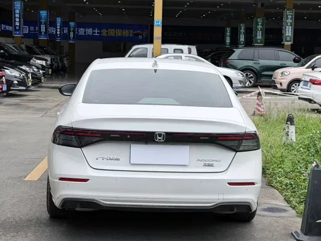 Honda Accord — Фото автомобиля 12