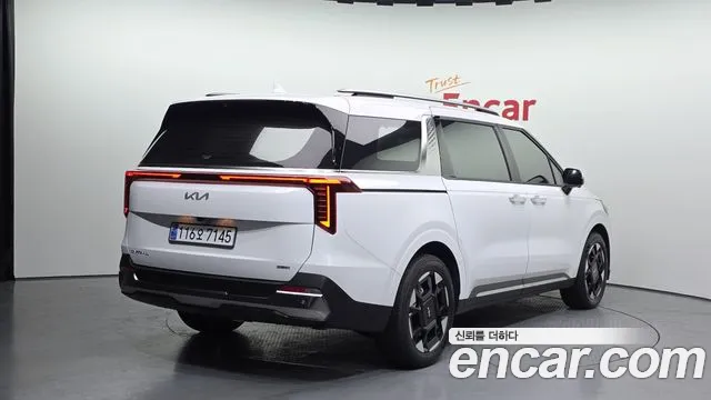Kia Carnival Generation 4 — Фото автомобиля 2
