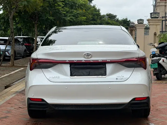 Toyota Avalon — Фото автомобиля 8