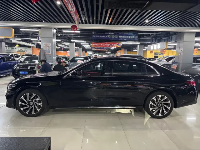 Mercedes-Benz E-Class — Фото автомобиля 3