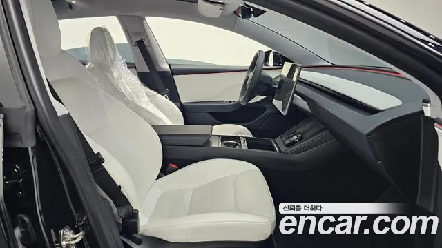 Tesla Model 3 — Фото автомобиля 10