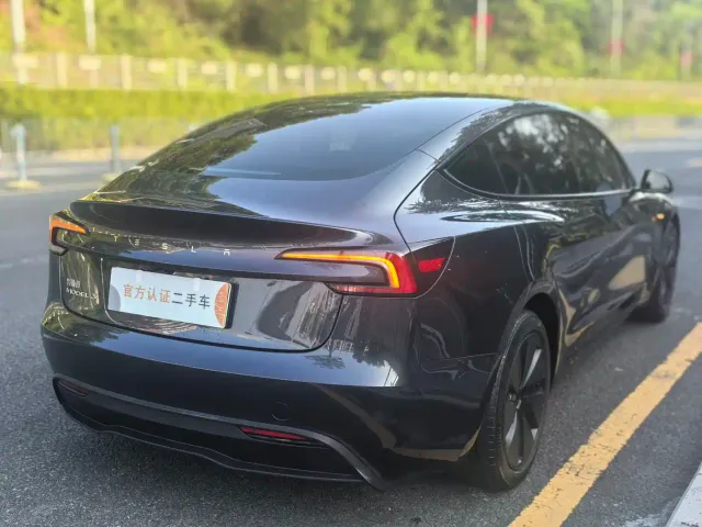 Tesla Model 3 — Фото автомобиля 8