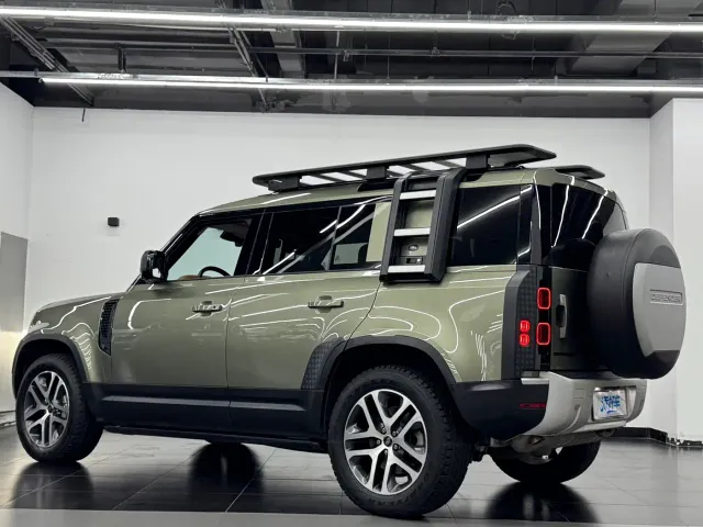 Land Rover Defender — Фото автомобиля 13