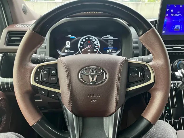 Toyota HIACE — Фото автомобиля 15
