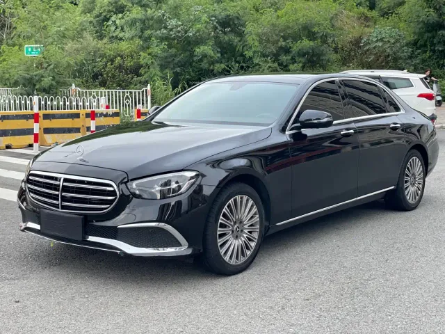 Фотография автомобиля — Mercedes-Benz E-Class