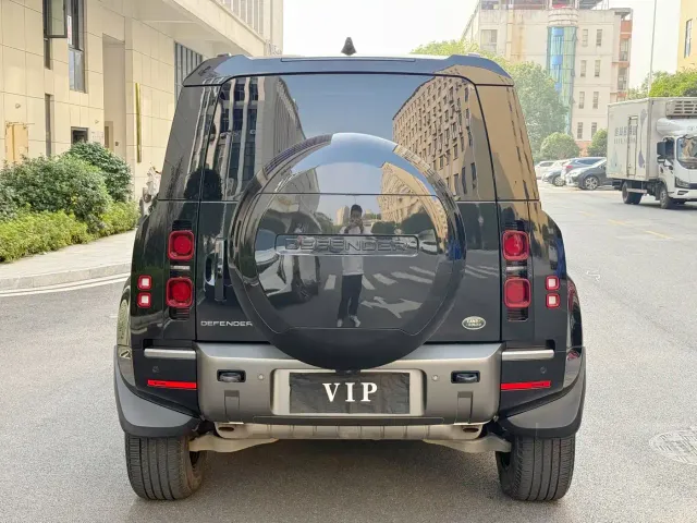 Land Rover Defender — Фото автомобиля 7