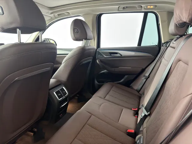 BMW iX3 — Фото автомобиля 11