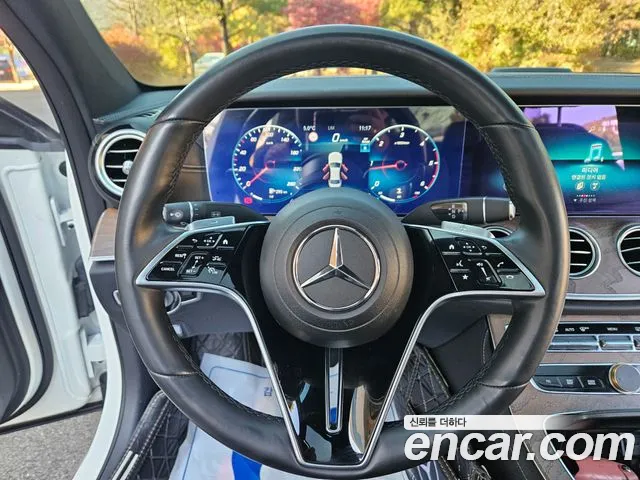 Mercedes-Benz E-Class — Фото автомобиля 16