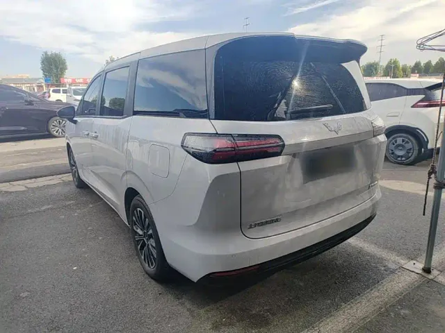Wuling Starlight 730 — Фото автомобиля 4