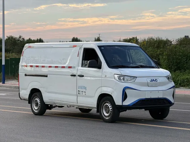 JAC Motors Blue Cat — Фото автомобиля 3