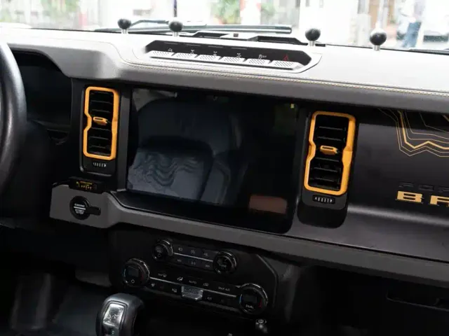 Ford Bronco — Фото автомобиля 12