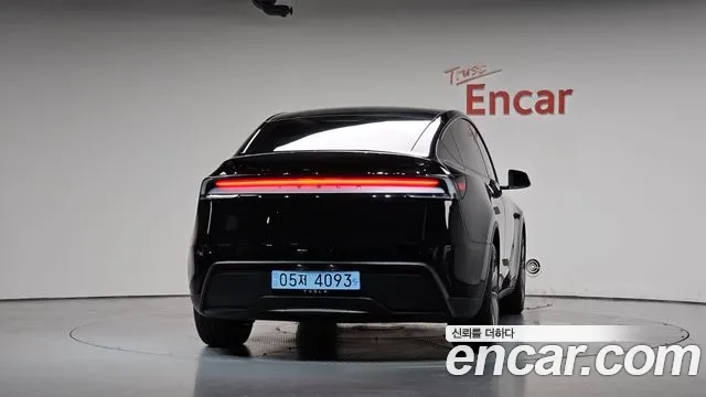 Tesla Model Y — Фото автомобиля 4