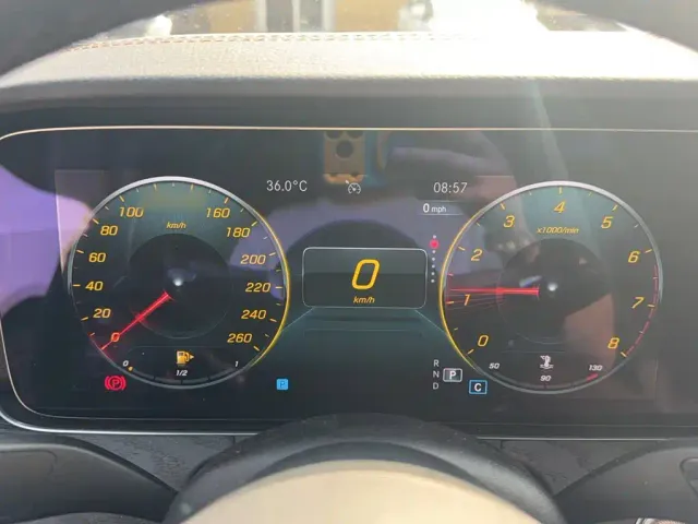 Mercedes-Benz E-Class — Фото автомобиля 3